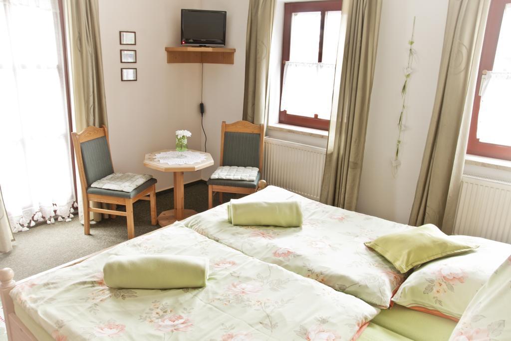 Fruehstuecks Pension Zum Postillion Klingenthal Esterno foto
